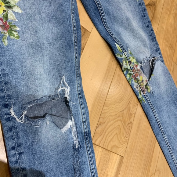 Zara | Flower Print Low-Rise Jeans - Picture 2 of 9
